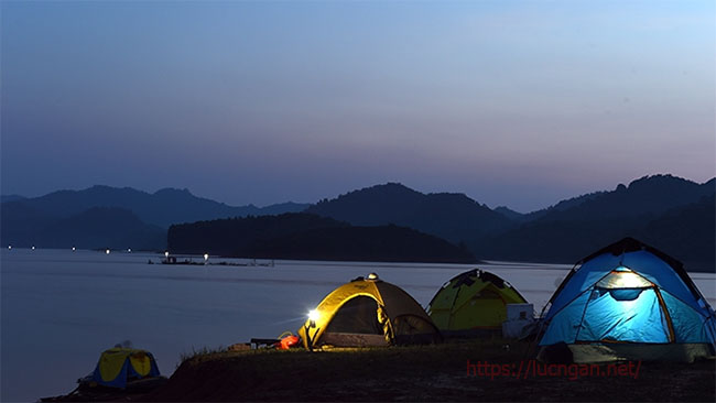 Cắm trại bên hồ Cấm Sơn