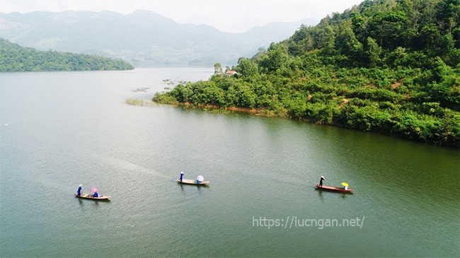 Hồ Cấm Sơn - địa điểm du lịch Bắc Giang đẹp